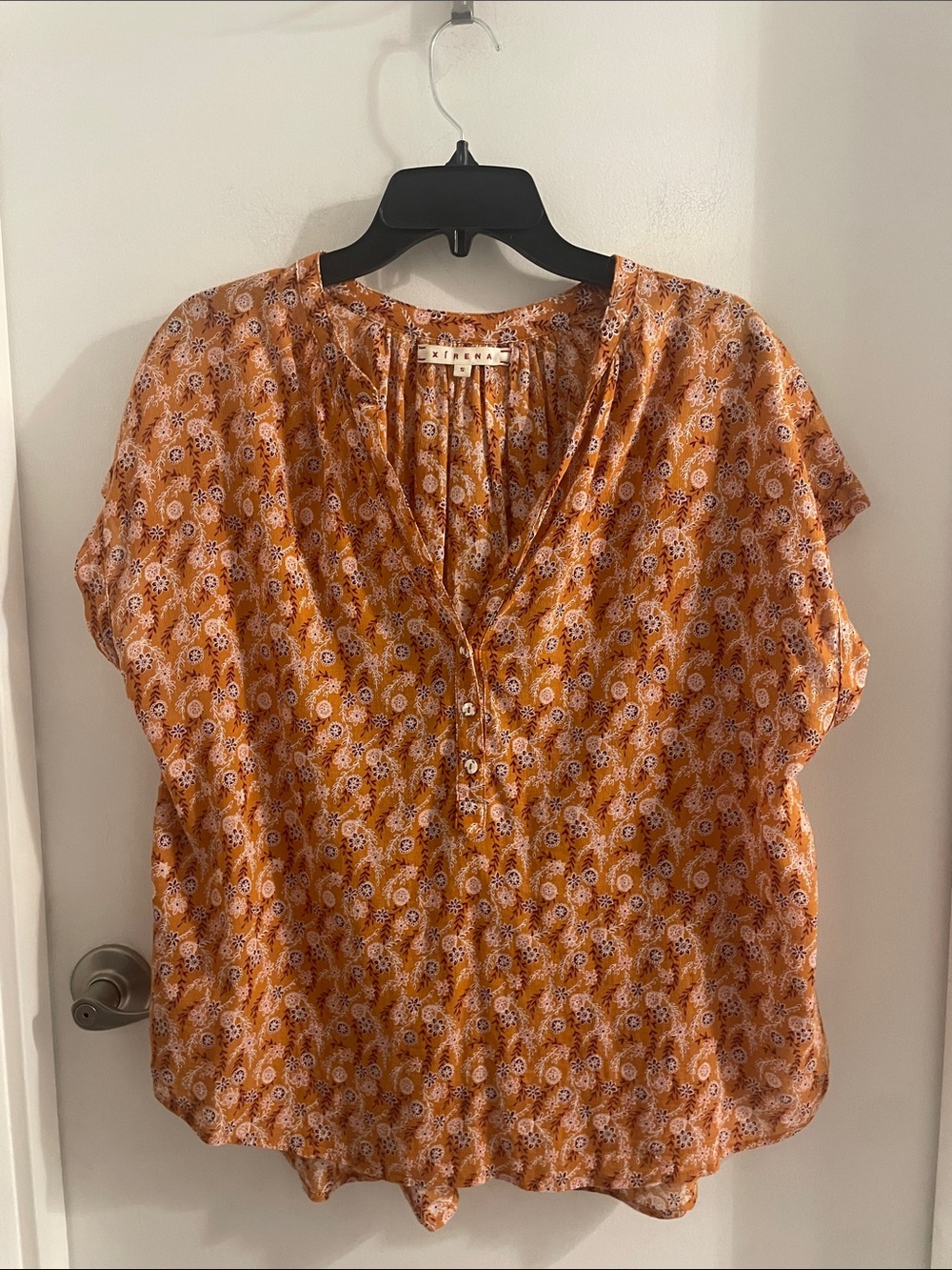 Xirena small Sadie Honeysuckle Floral V-Neck cotton popover blouse top